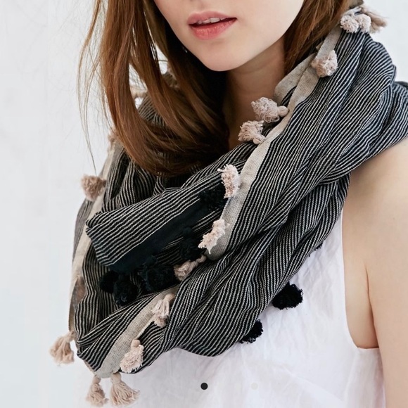URBAN OUTFITTERS Moroccan Stripe Tassel Eternity Scarf - Picture 2 of 7